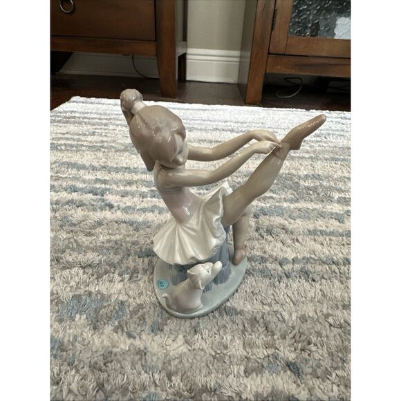 LLADRO #6014 "TUESDAY'S CHILD" Ballerina Girl with Kitten Figurine RETIRED - Picture 6 of 7